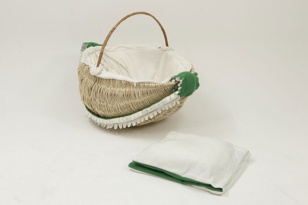 “Yoyo Basket”, di Nan Jiang. È una piccola culla per neonati, realizzata interamente con materiali naturali
